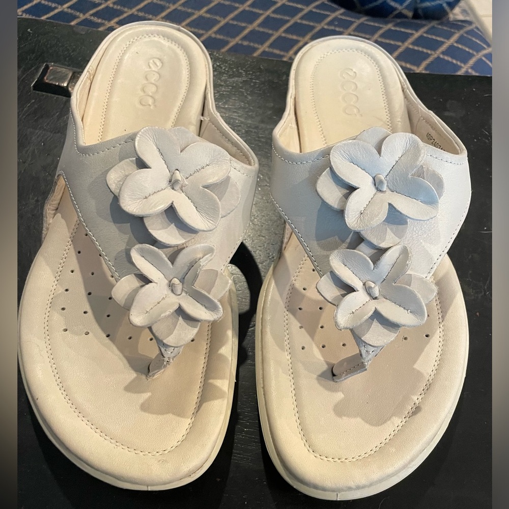 White Ecco flowers, floral sandals size 40